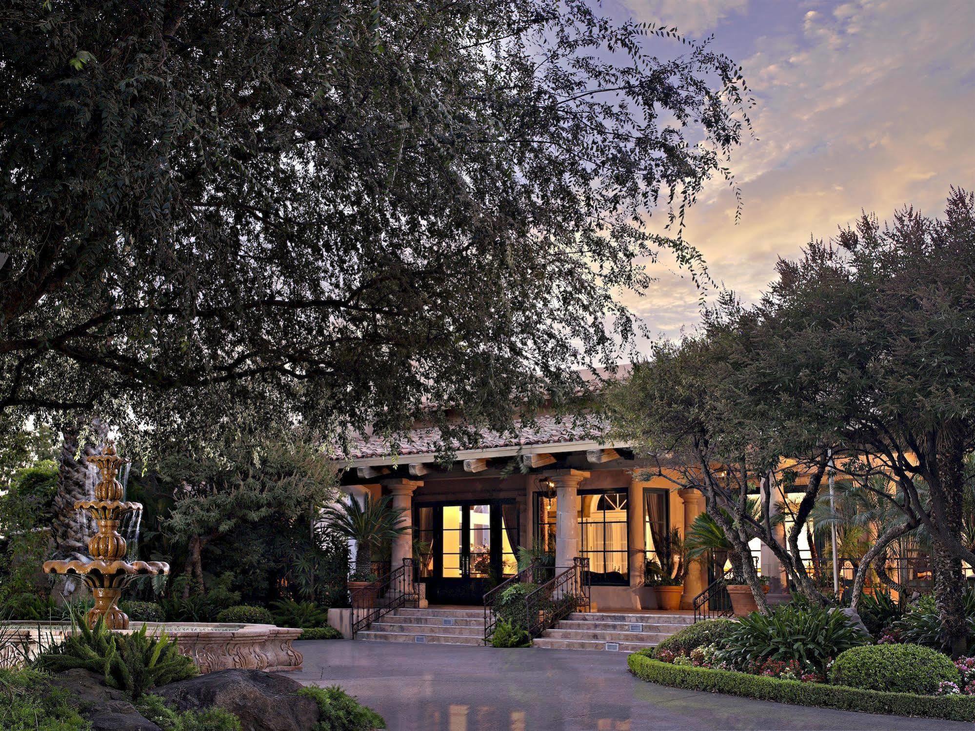 Harris Ranch Inn And Restaurant Huron Bagian luar foto