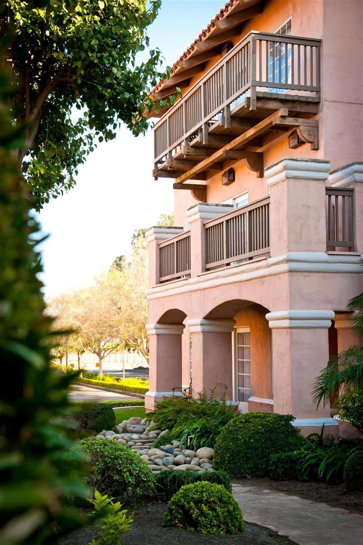 Harris Ranch Inn And Restaurant Huron Bagian luar foto