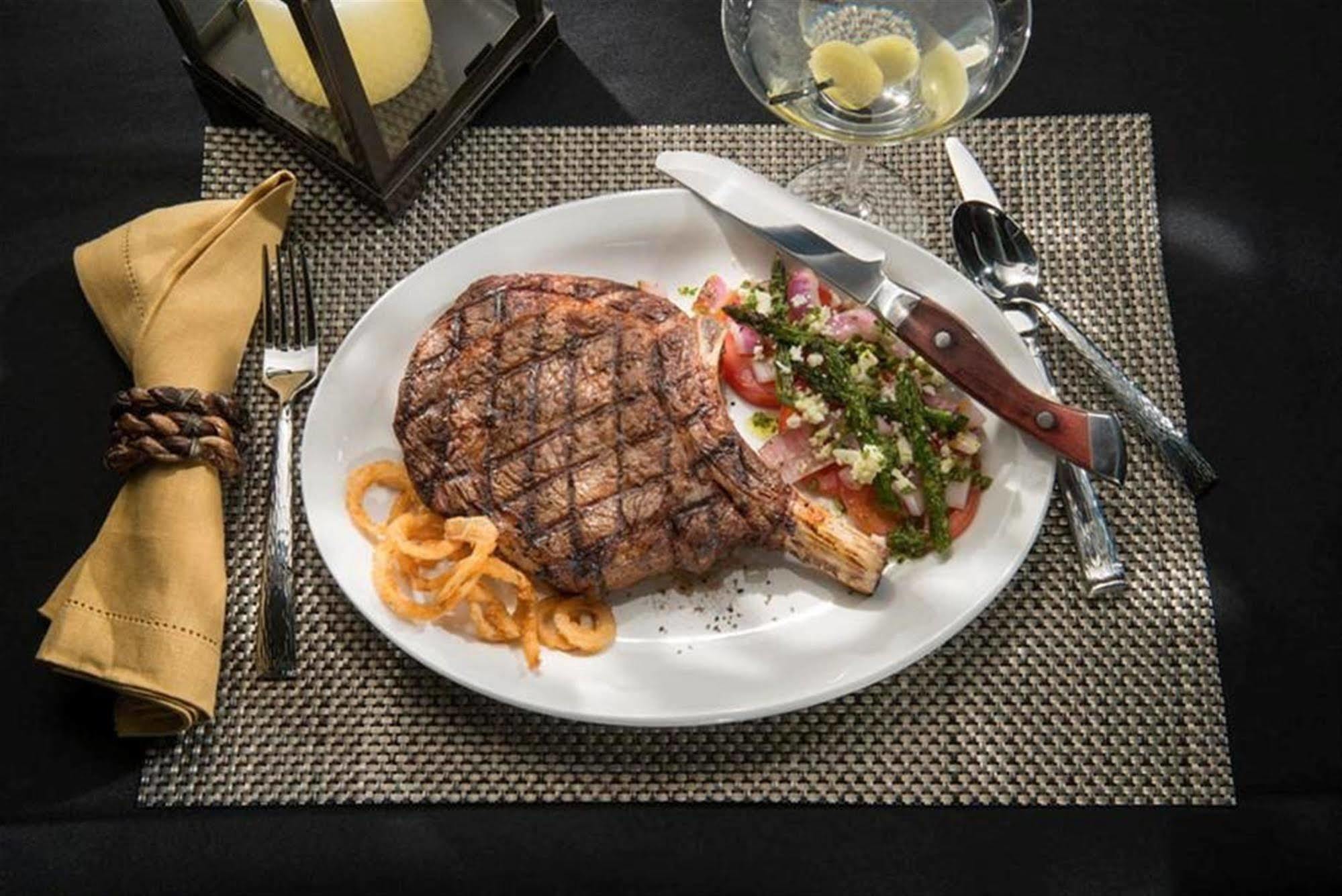 Harris Ranch Inn And Restaurant Huron Bagian luar foto