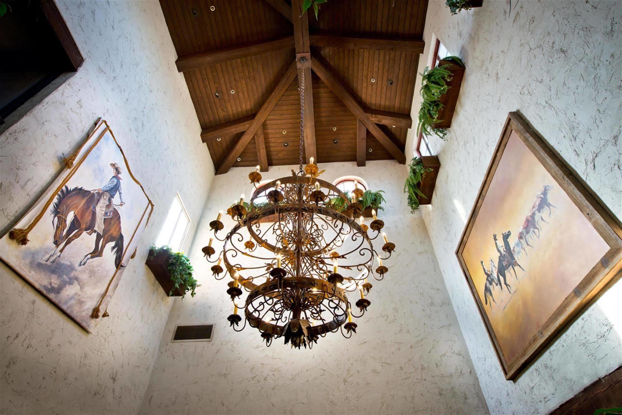 Harris Ranch Inn And Restaurant Huron Bagian luar foto