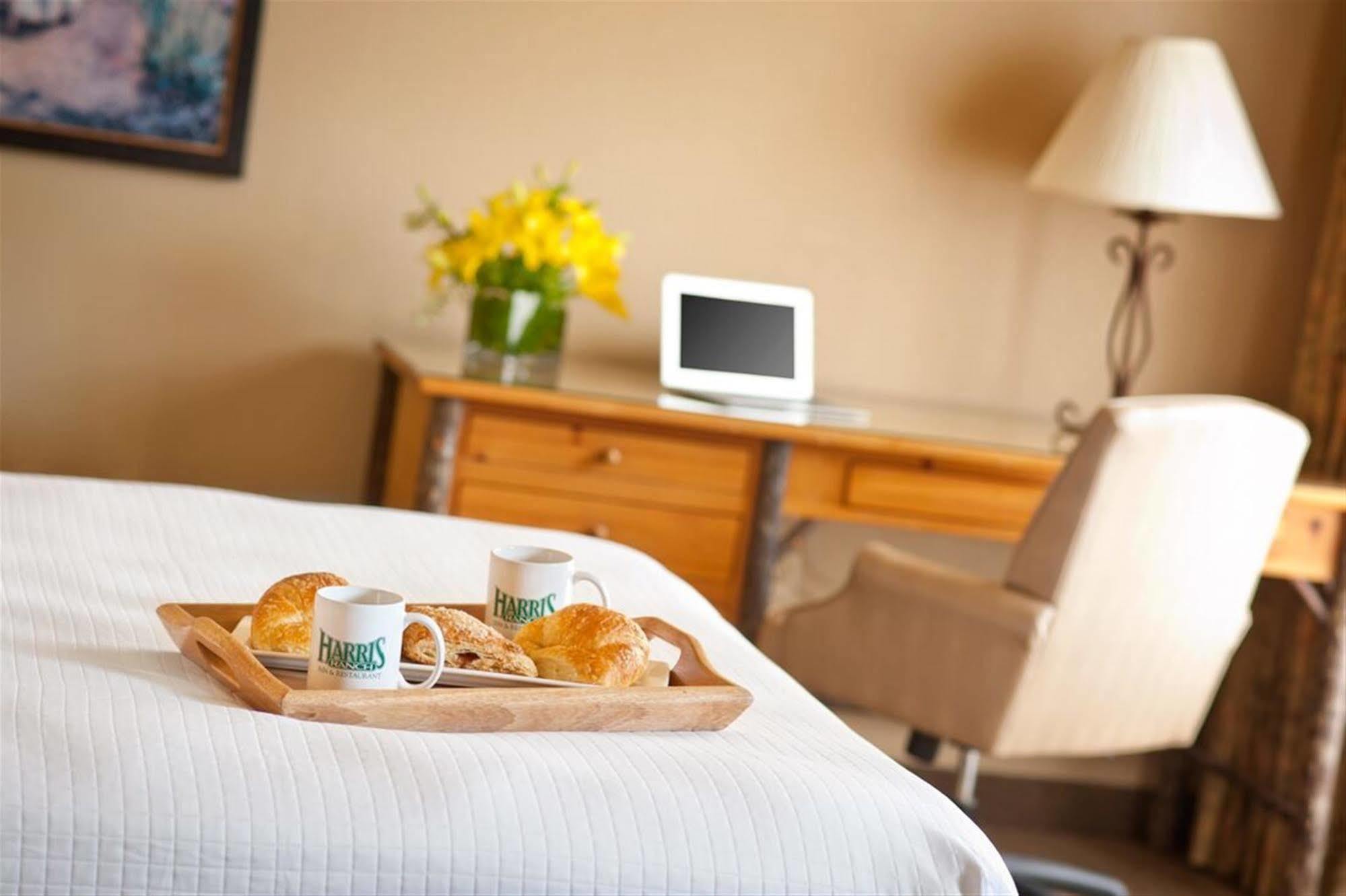 Harris Ranch Inn And Restaurant Huron Bagian luar foto