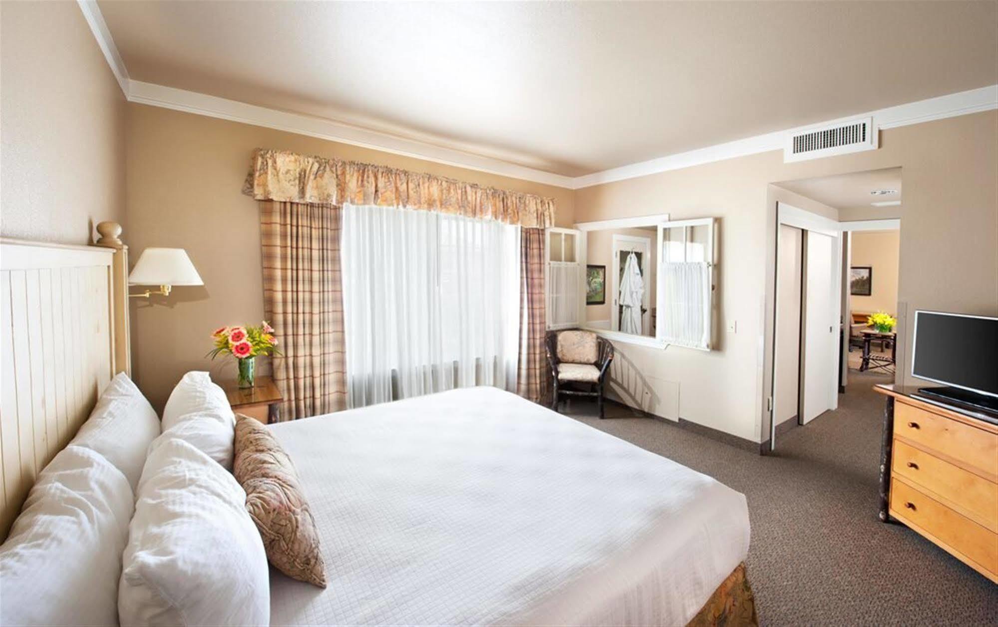 Harris Ranch Inn And Restaurant Huron Bagian luar foto