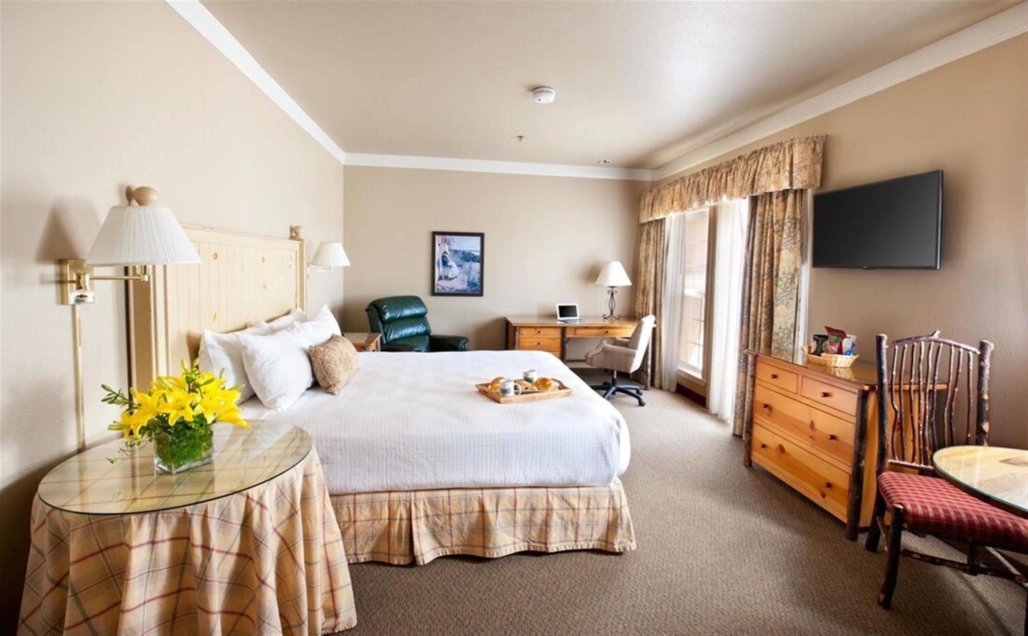 Harris Ranch Inn And Restaurant Huron Bagian luar foto