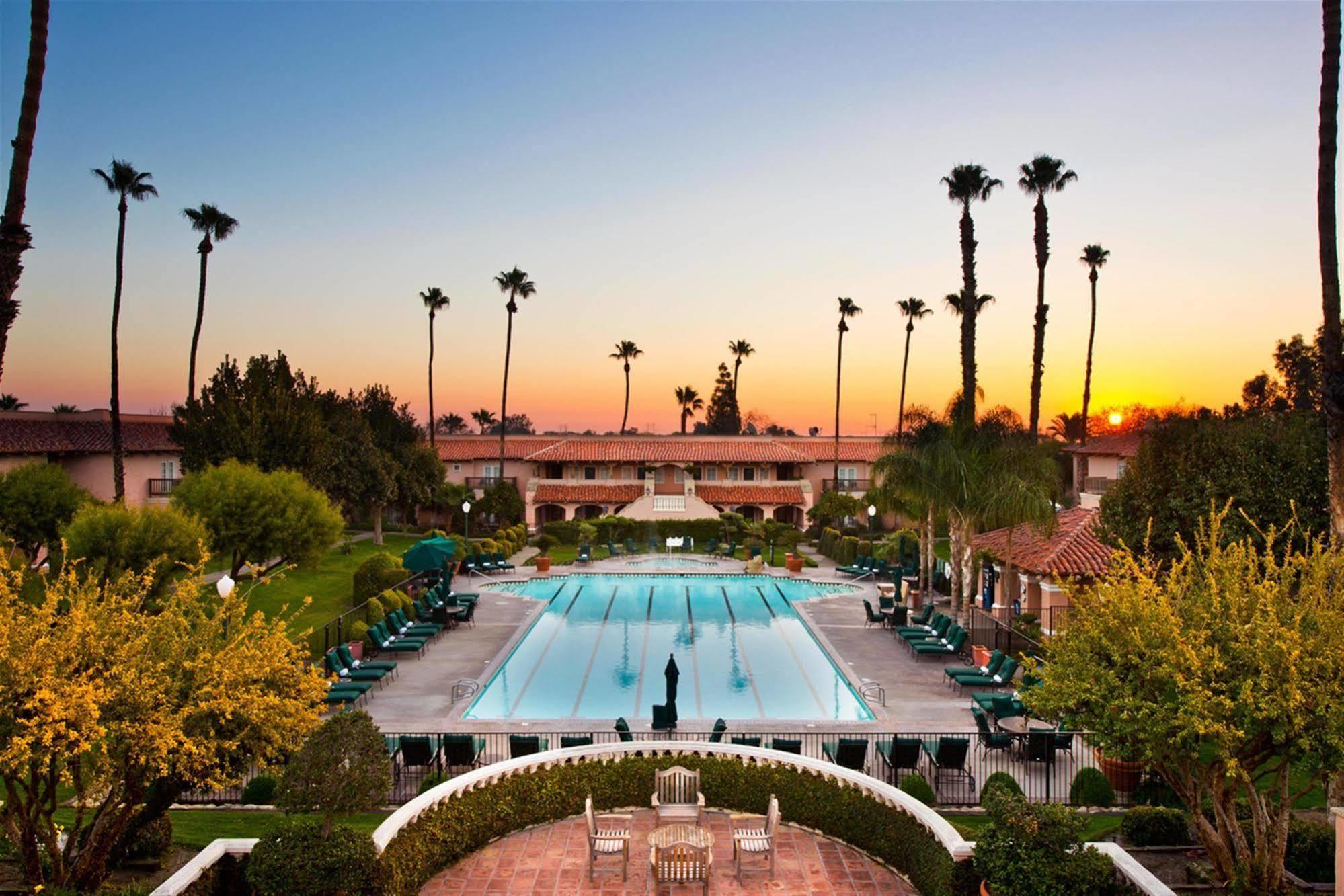 Harris Ranch Inn And Restaurant Huron Bagian luar foto