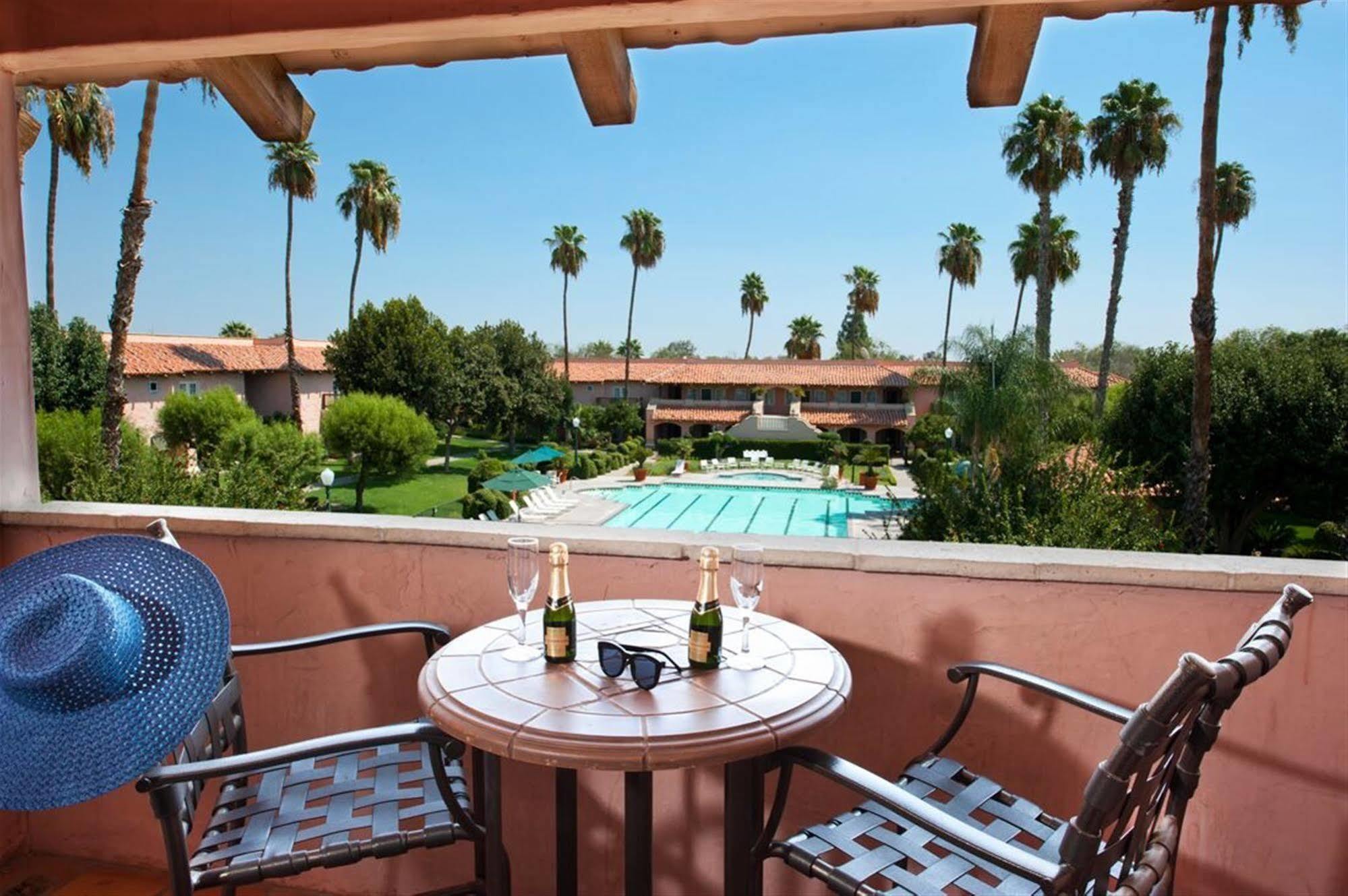 Harris Ranch Inn And Restaurant Huron Bagian luar foto