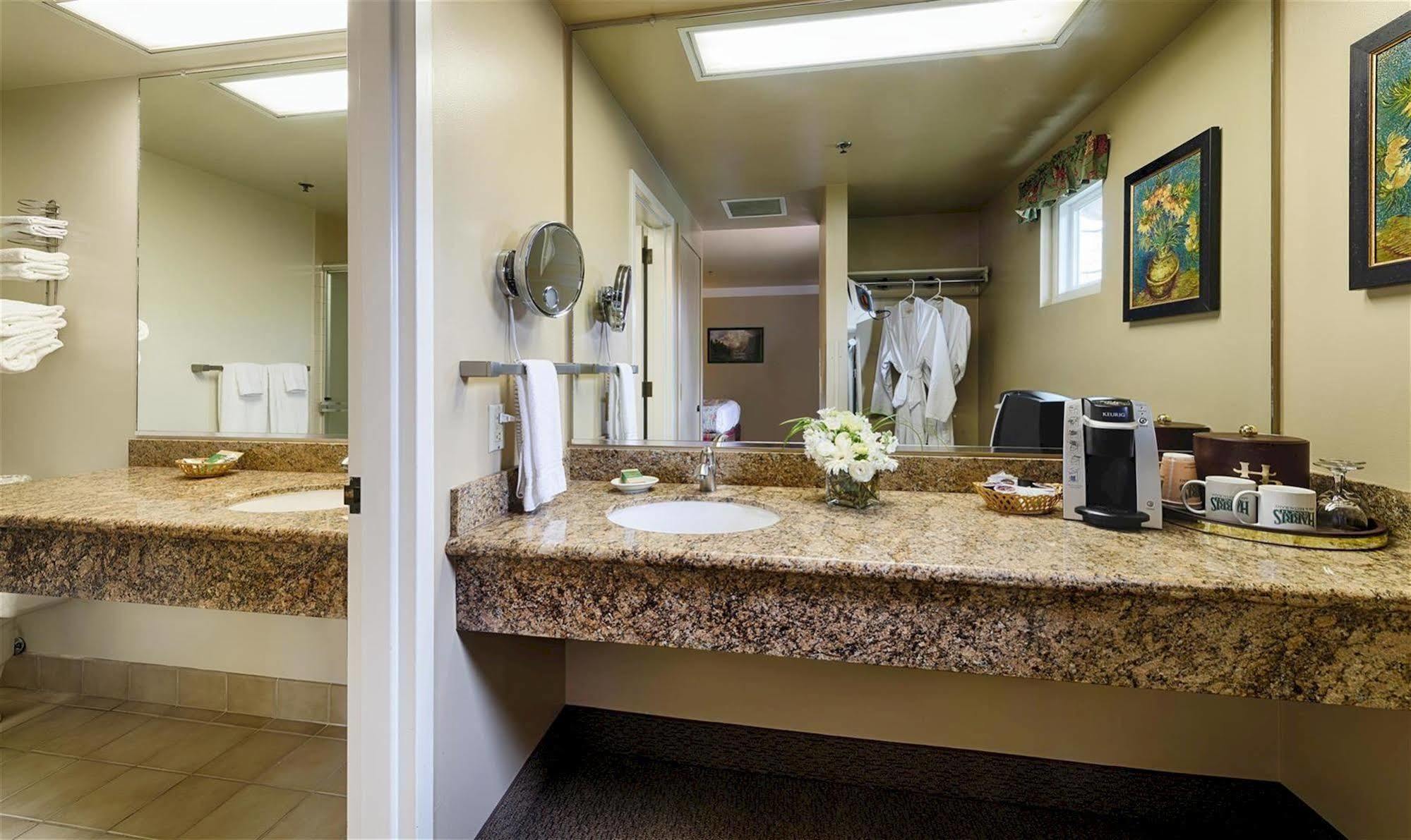 Harris Ranch Inn And Restaurant Huron Bagian luar foto