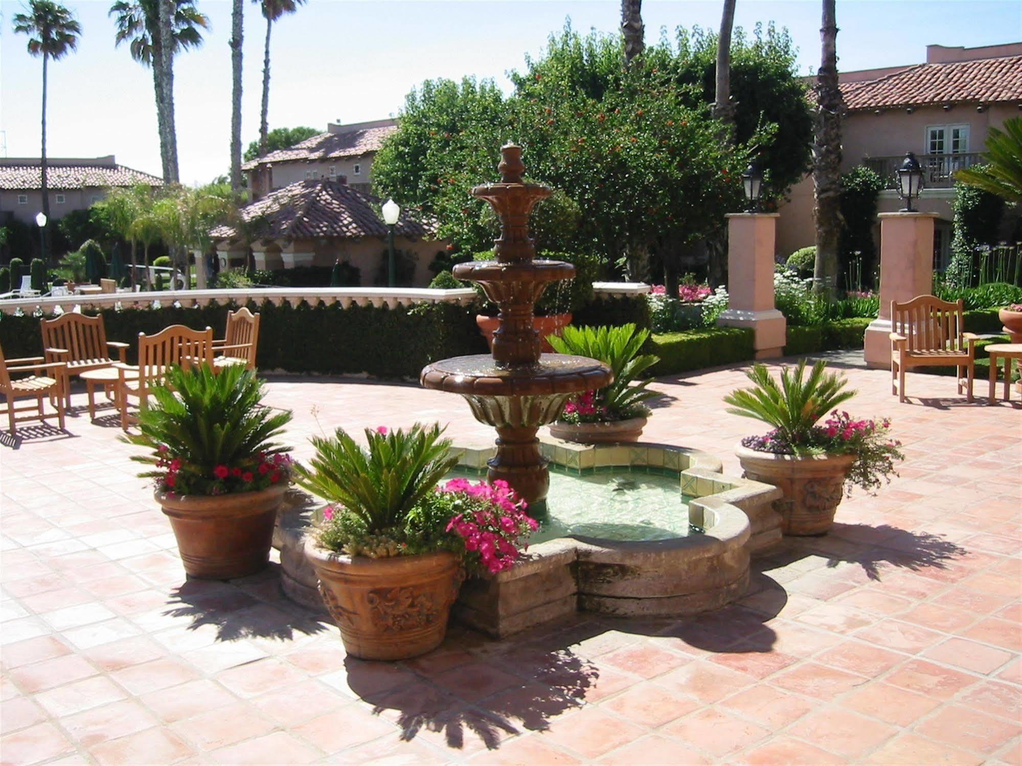 Harris Ranch Inn And Restaurant Huron Bagian luar foto