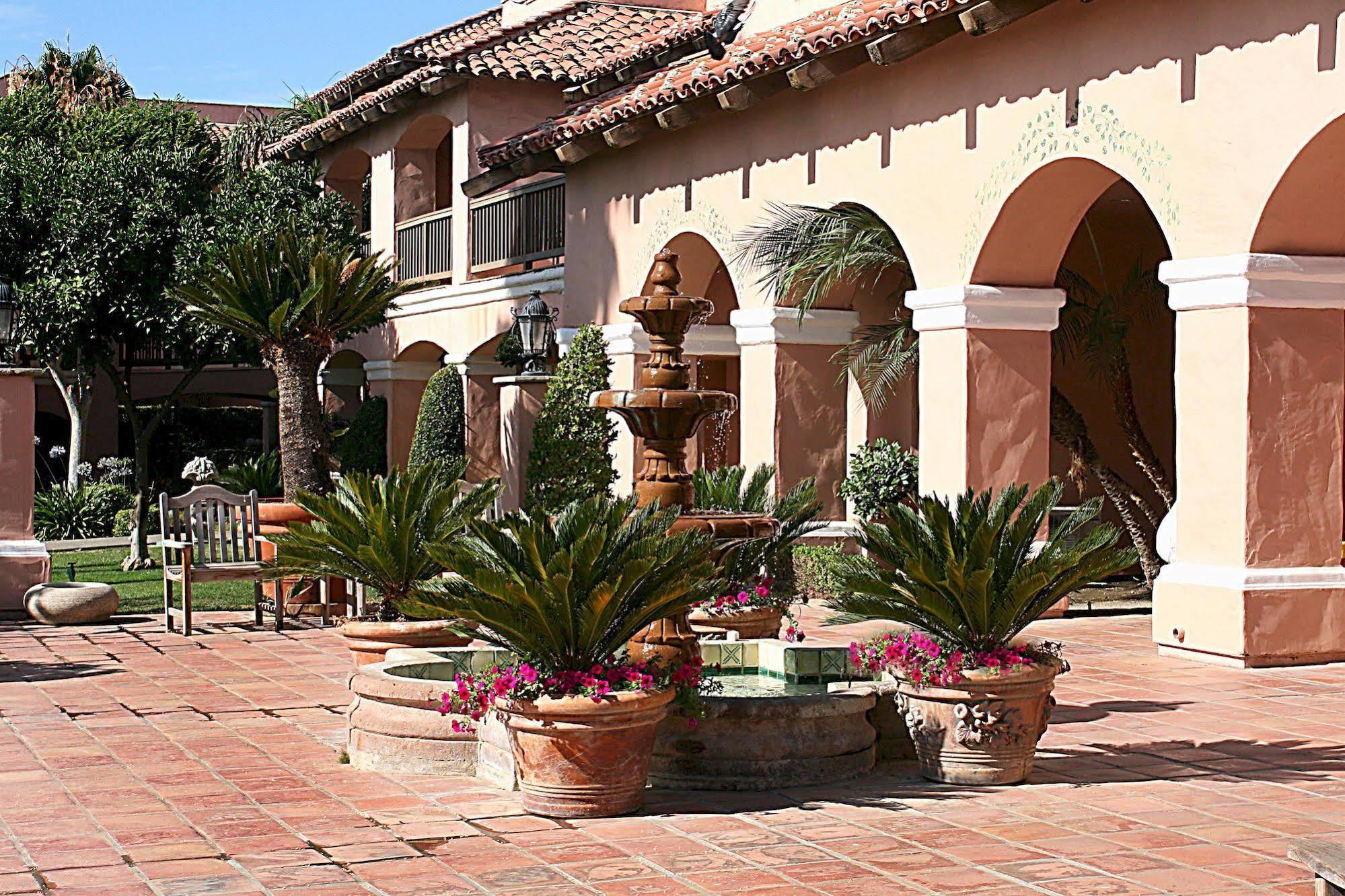 Harris Ranch Inn And Restaurant Huron Bagian luar foto